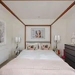 Perfect British Mews Home - Beautiful Garden