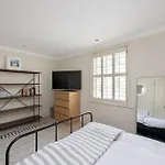 Perfect British Mews Home - Beautiful Garden