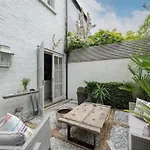 Perfect British Mews Home - Beautiful Garden